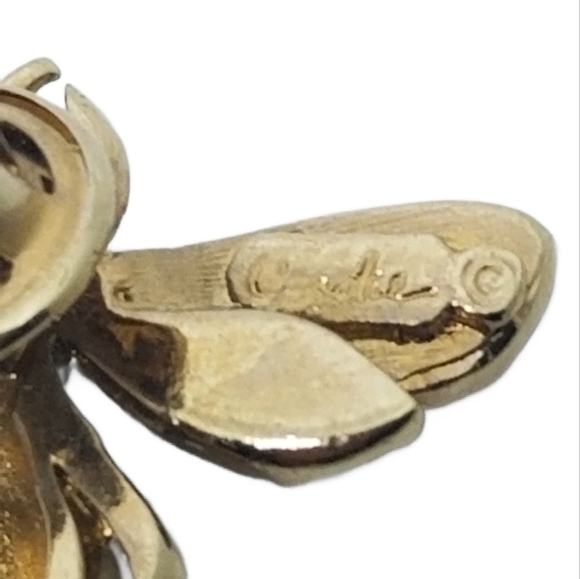 CAROLEE VINTAGE 1980s GOLDTONE & BLACK ENAMEL BUMBLE BEE PIN - Picture 4 of 4